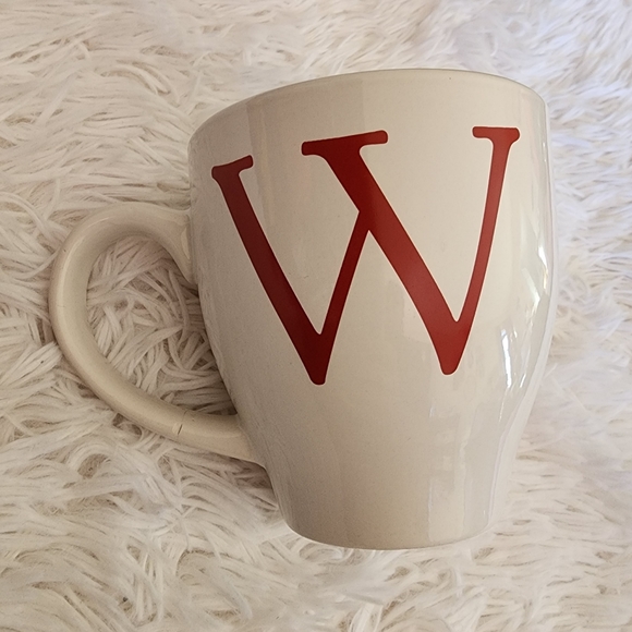 ♠️10/$10♠️ Oversized W Mug - Picture 3 of 5